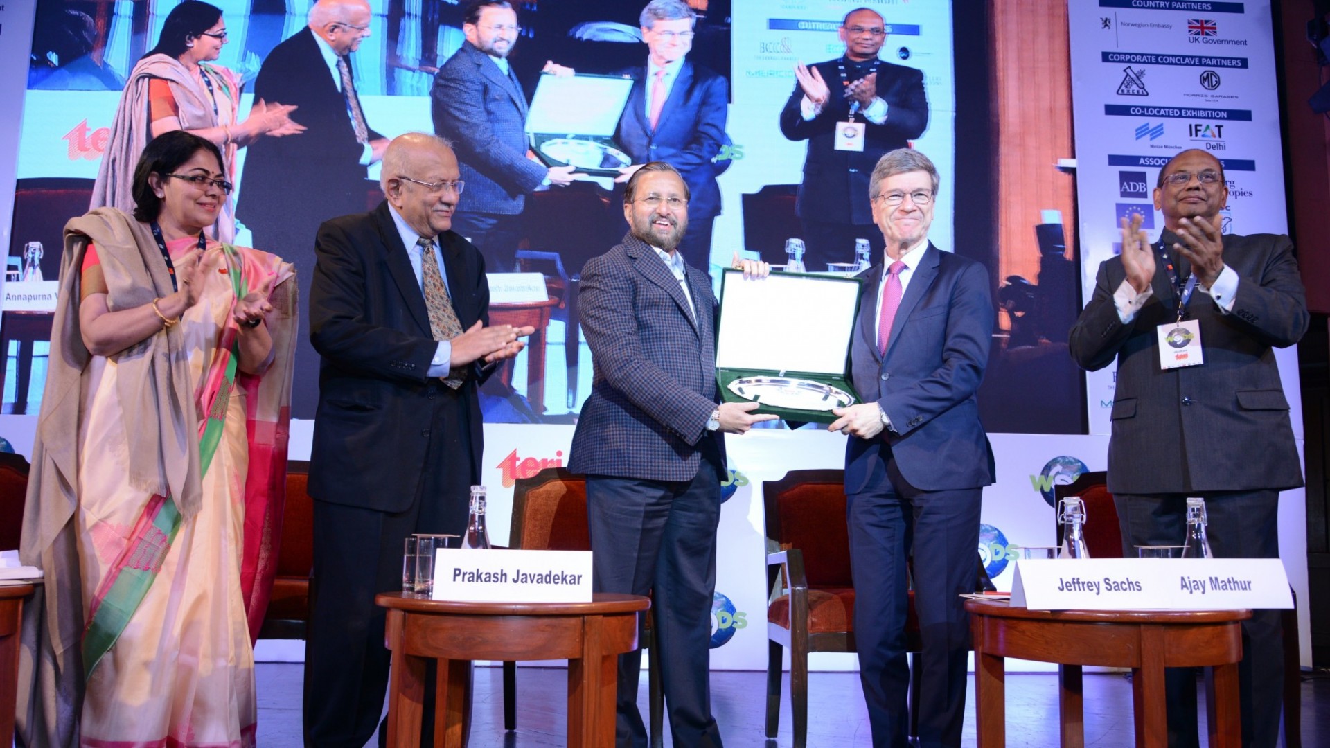 Jeffrey Sachs receives the Sustainable Development Leadership Award at The Energy and Resources Institute’s (TERI) World Sustainable Development Summit, India